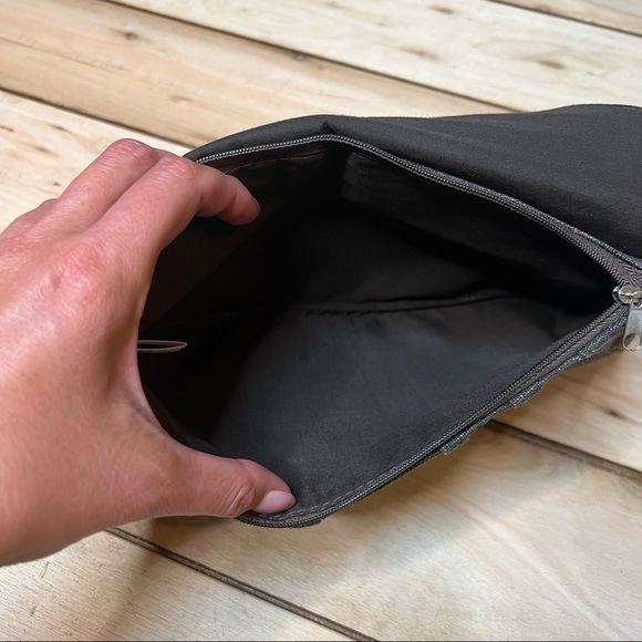 GAP Envelope Clutch - Picture 3 of 12